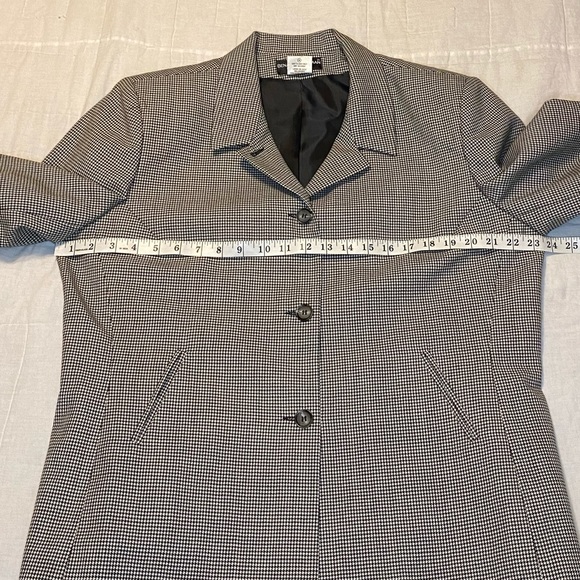 Benard Holtzman Women’s 100% Wool Blazer. Size 18. - Picture 4 of 6
